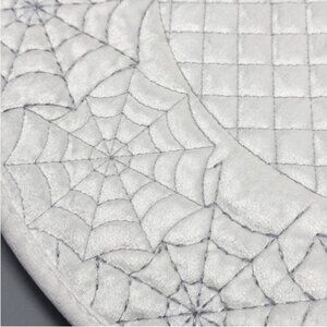 x4 Tahari Halloween Spiderweb Placemat Set Soft White Velour Gray Quilted Web